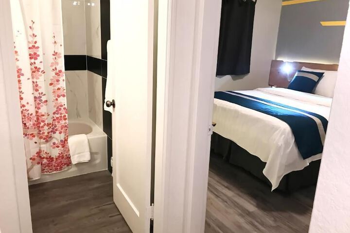 Room 7 of 68