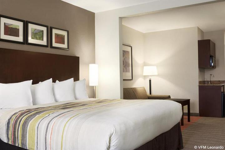 1 King Bed (9 of 10)