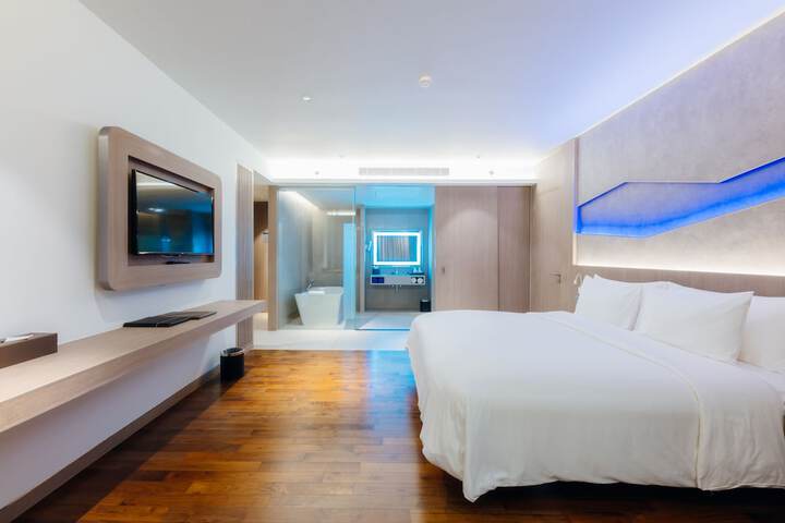 Room 28 of 98