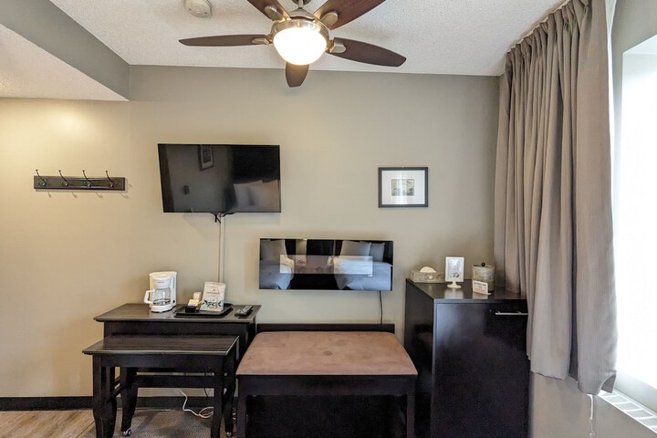Room 5 of 40
