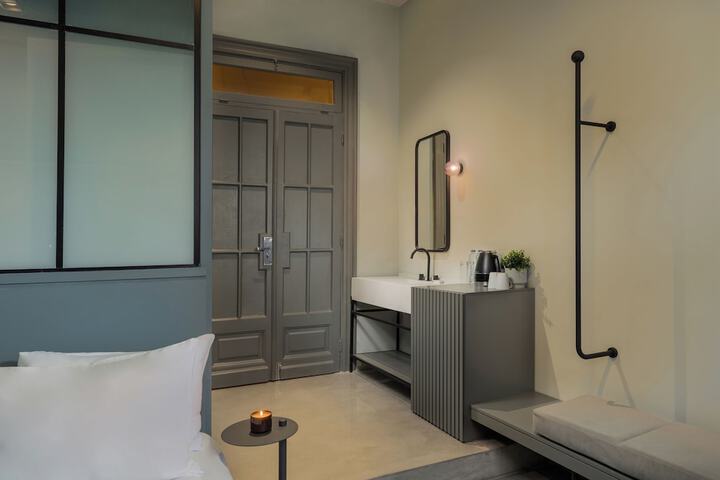 Room 14 of 24