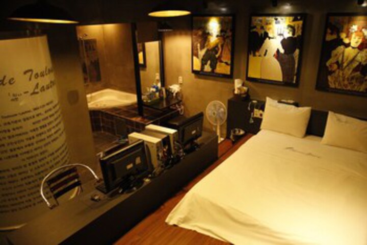 Room 17 of 53