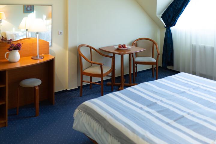 Room 26 of 86