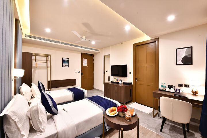 Room 7 of 33