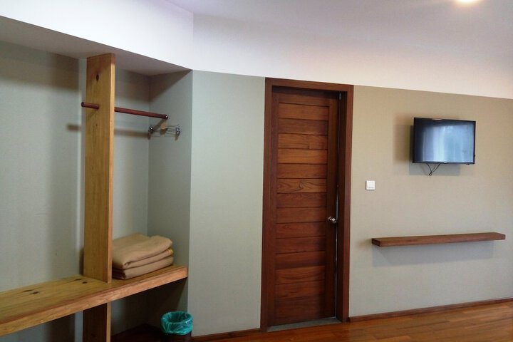 Room 2 of 32