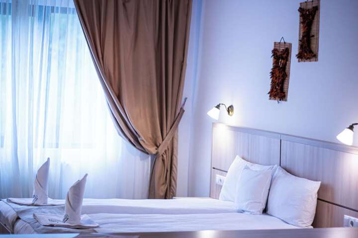Room 15 of 90