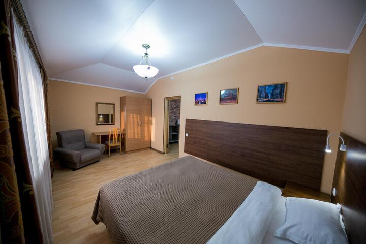 Room 75 of 79