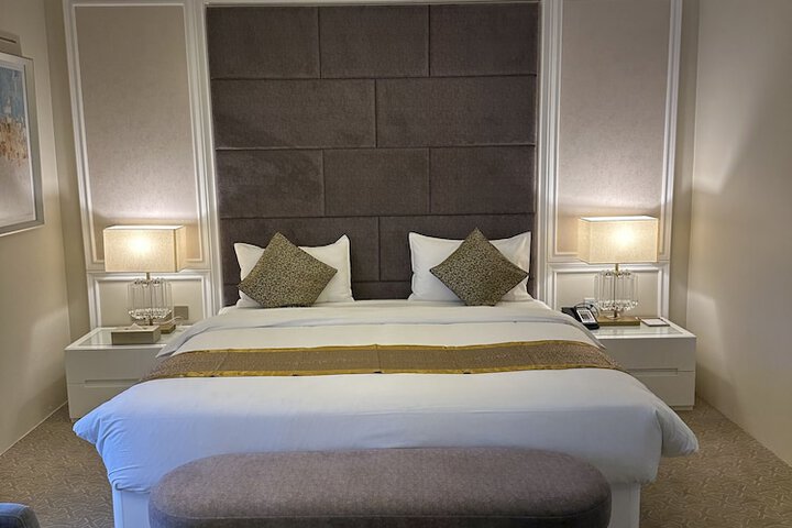Room 13 of 104