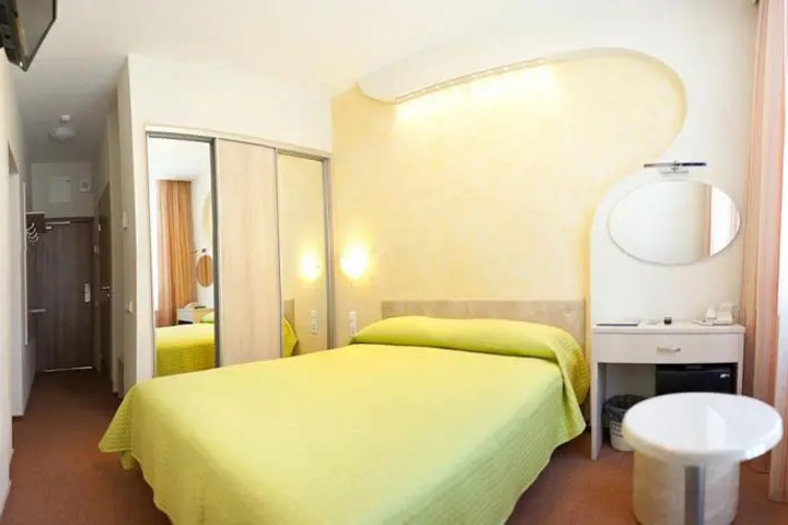 Room 3 of 19