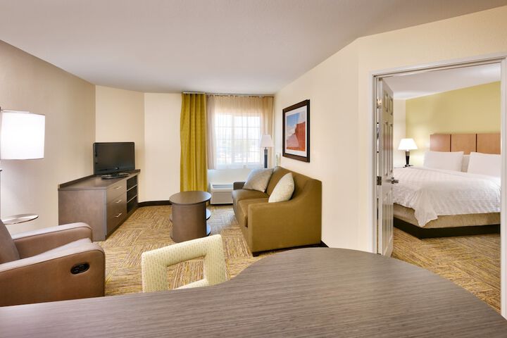 Studio Suite Queen Bed (3 of 14)