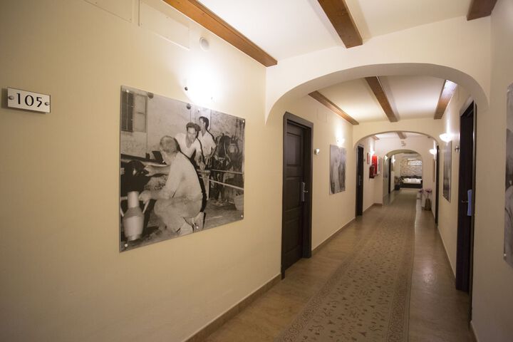 Ballroom/Hall 128 of 174