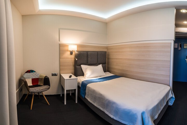 Room 16 of 66