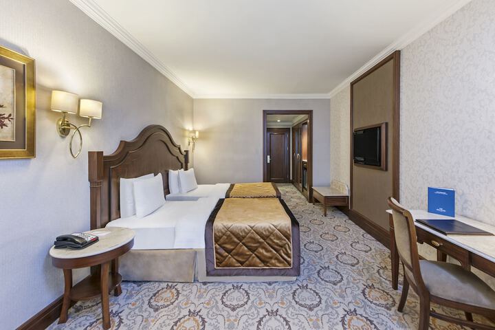 Room 10 of 26
