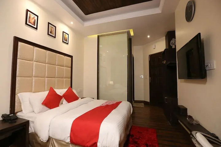Room 3 of 16