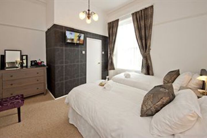 Room 10 of 20