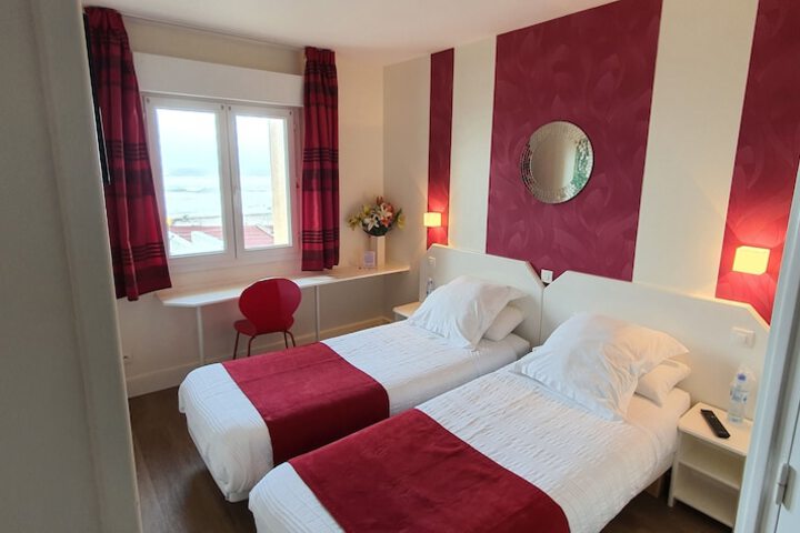 Room 4 of 33