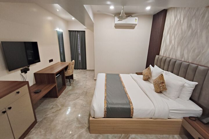 Room 16 of 34