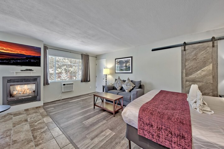 1 King Bed (4 of 28)