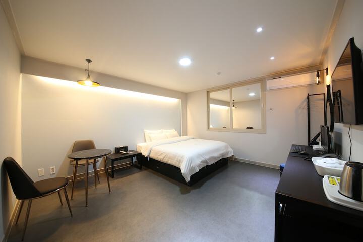 Room 17 of 84