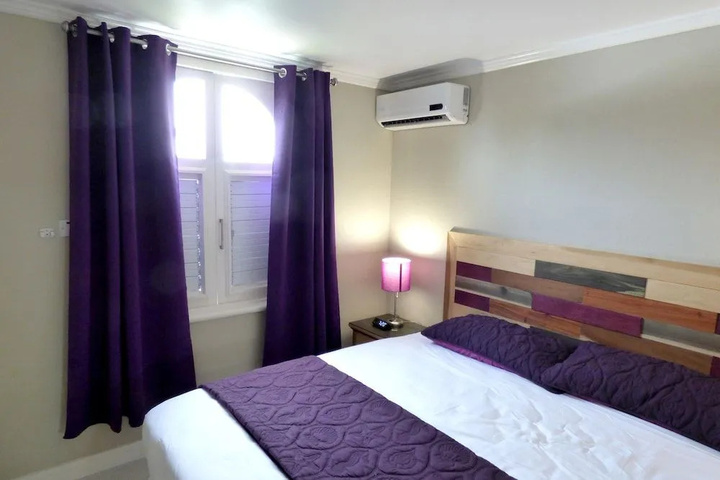 Room 4 of 17