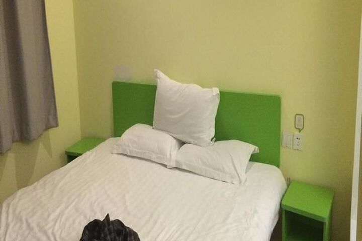 Room 6 of 54