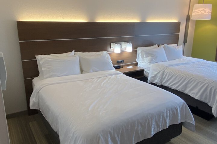 Quadruple Queen Size Bed (5 of 5)