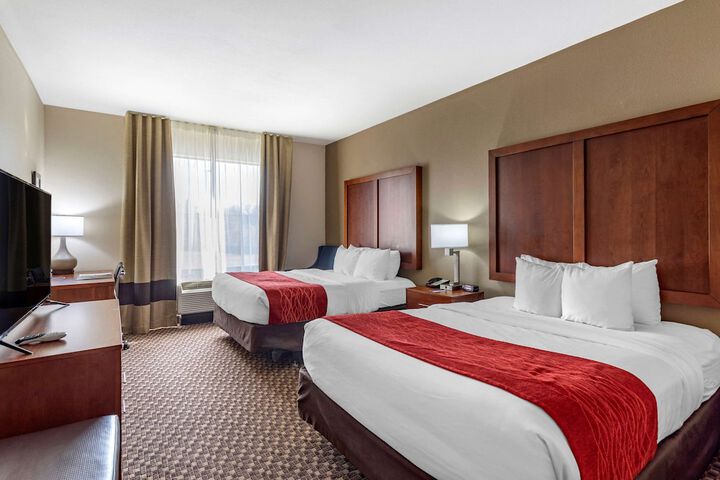 2 Queen Beds Accessible (6 of 13)