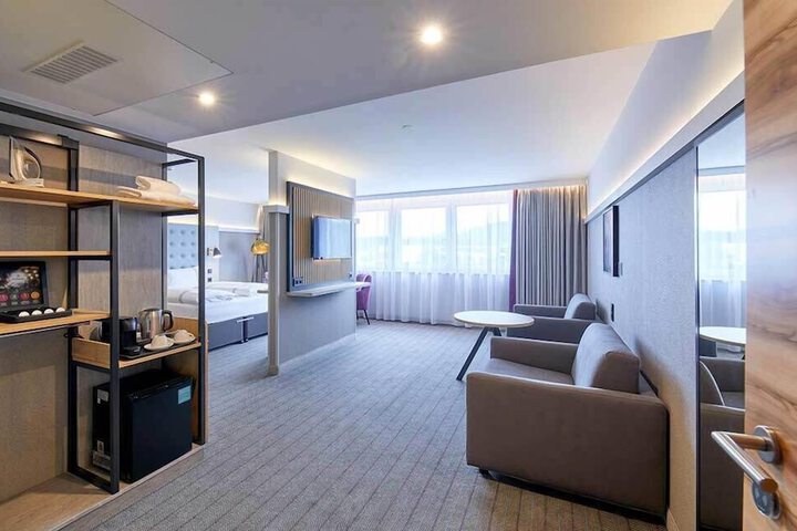 Room 10 of 75