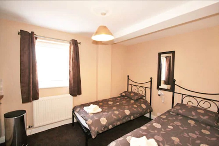 Room 20 of 28