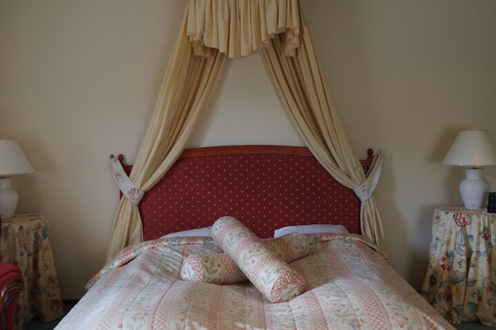 Room 7 of 49