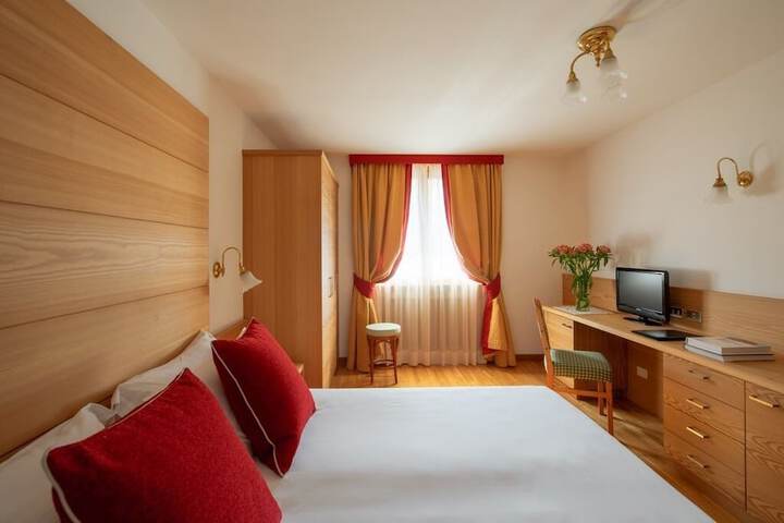 Room 6 of 19