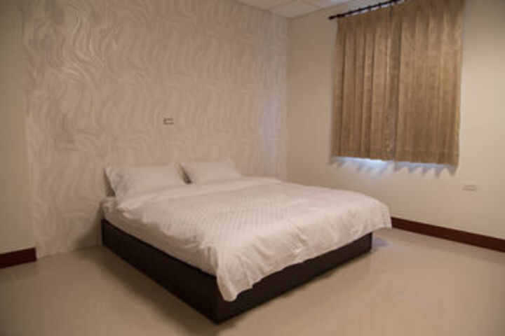 Room 7 of 24