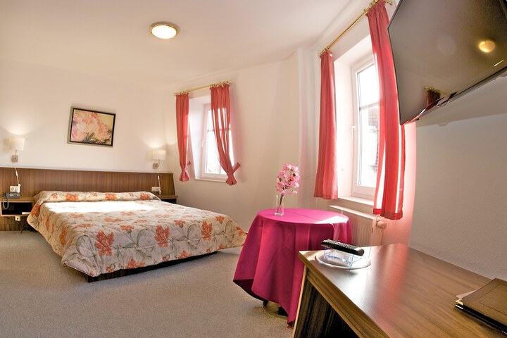 Room 3 of 43
