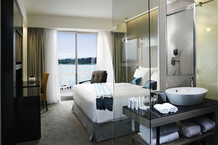Room 9 of 50