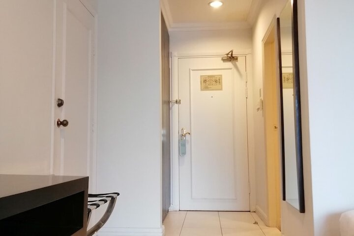 Room 10 of 37