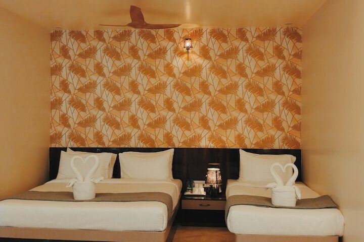 Room 6 of 25