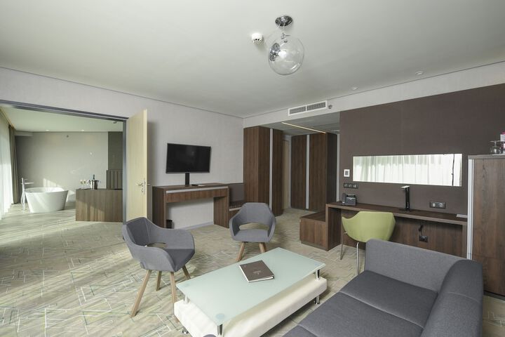 Room 22 of 80