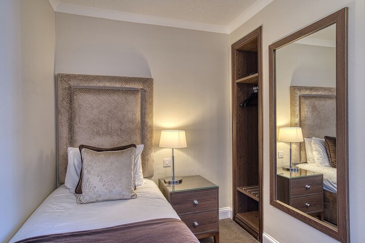 Room 40 of 161