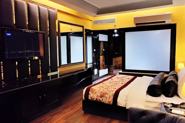 Room 11 of 43