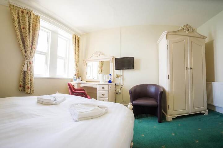 Room 9 of 33