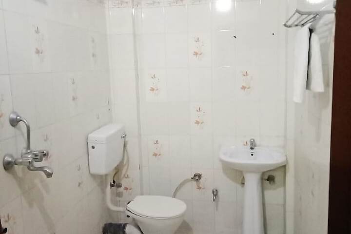 Room 9 of 15