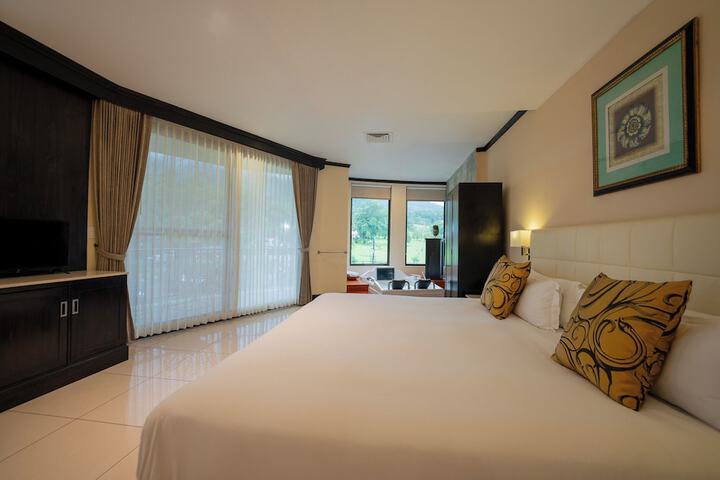 Room 9 of 96