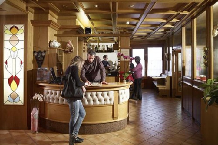 Check-in/check-out kiosk
