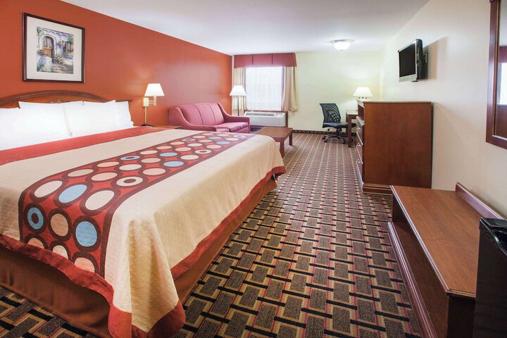 1 King Bed (9 of 20)