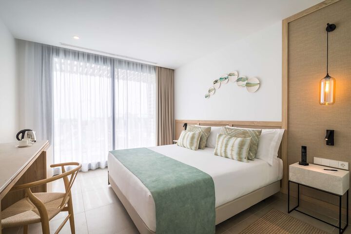 Room 15 of 82