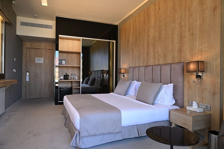 Room 18 of 76