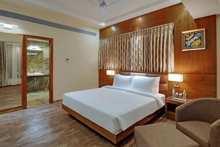 Room 3 of 27