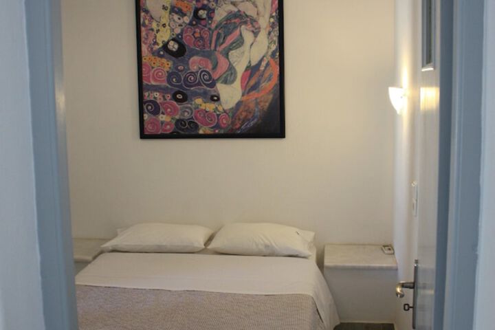 Room 8 of 98