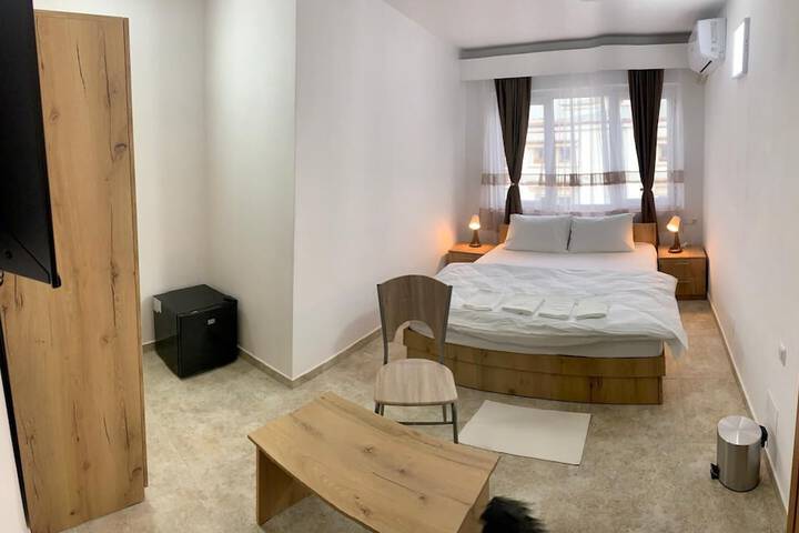 Room 9 of 35