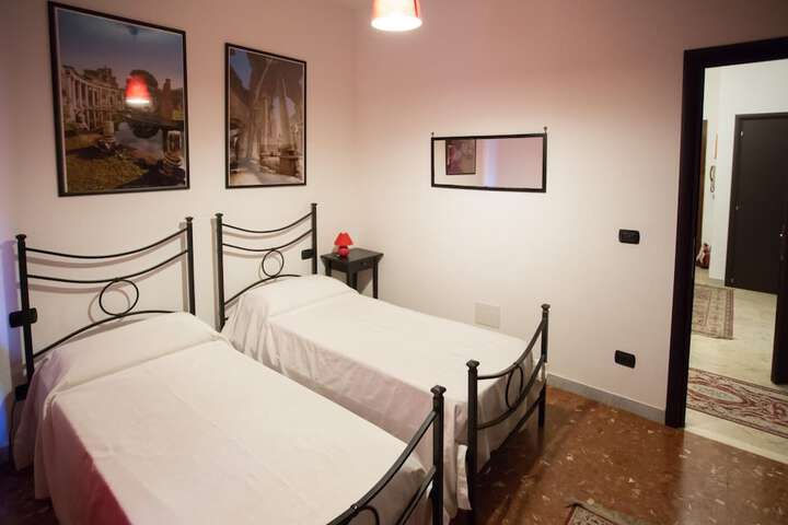 Room 19 of 48